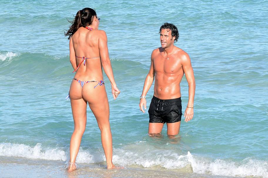 Fabio Galante si rilassa al sole di Miami Beach con un&#39;amica (Olycom)